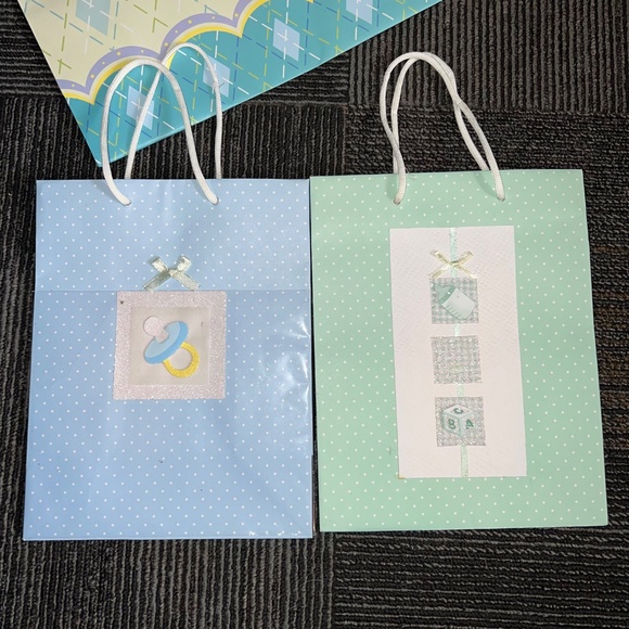Brand New Fancy Baby Gift Bags 5 Large 2 Small - Picture 2 of 15